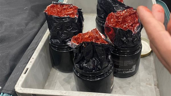 إحباط تهريب 11.5 كجم حشيش مُصنَّع بمطار القاهرة ورفع إجمالي المضبوطات إلى 36.5 كجم