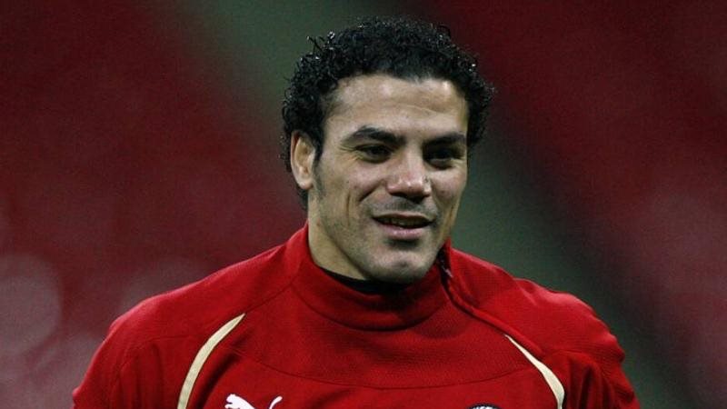 القبض على نجم الزمالك السابق عمرو زكي في مطار القاهرة بسبب أحكام قضائية