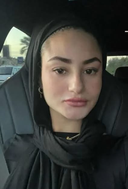 الممثلة الشابة ملك حسن تفاجئ جمهورها بارتداء الحجاب