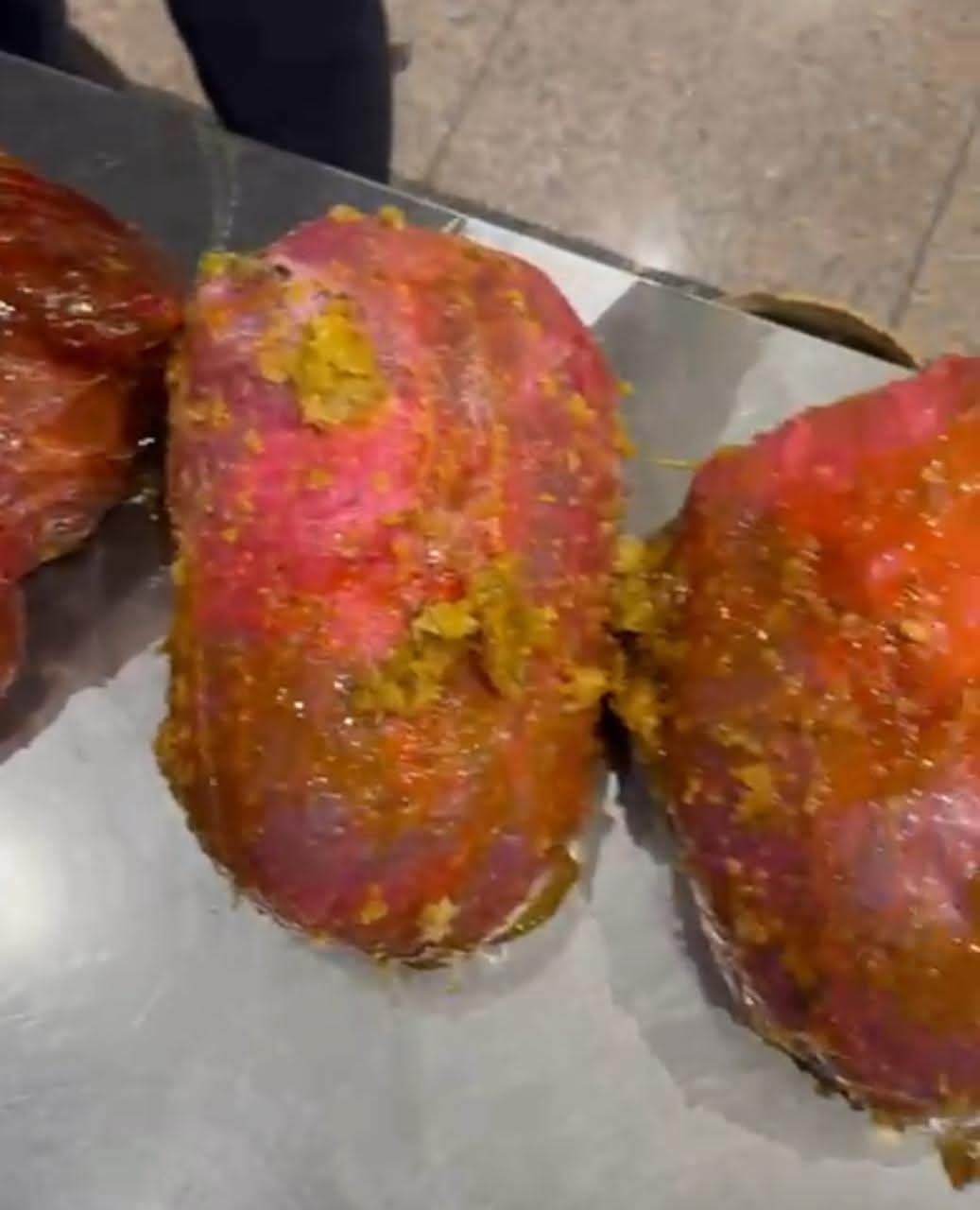 ضبط سيدتين بحوزتهما 15 كيلو مخدرات داخل براميل عسل في مطار القاهرة