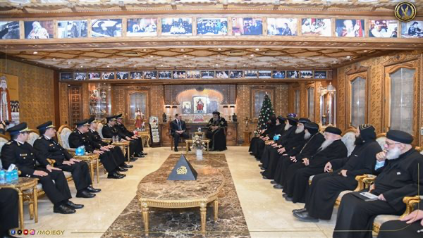 وزير الداخلية يزور البابا تواضروس لتهنئته بعيد الميلاد المجيد