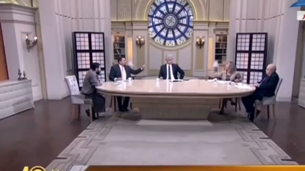 وانتي كمان يمسك جسمك ،، احمد مهران المحامي يجلد الإعلامية دينا فاروق